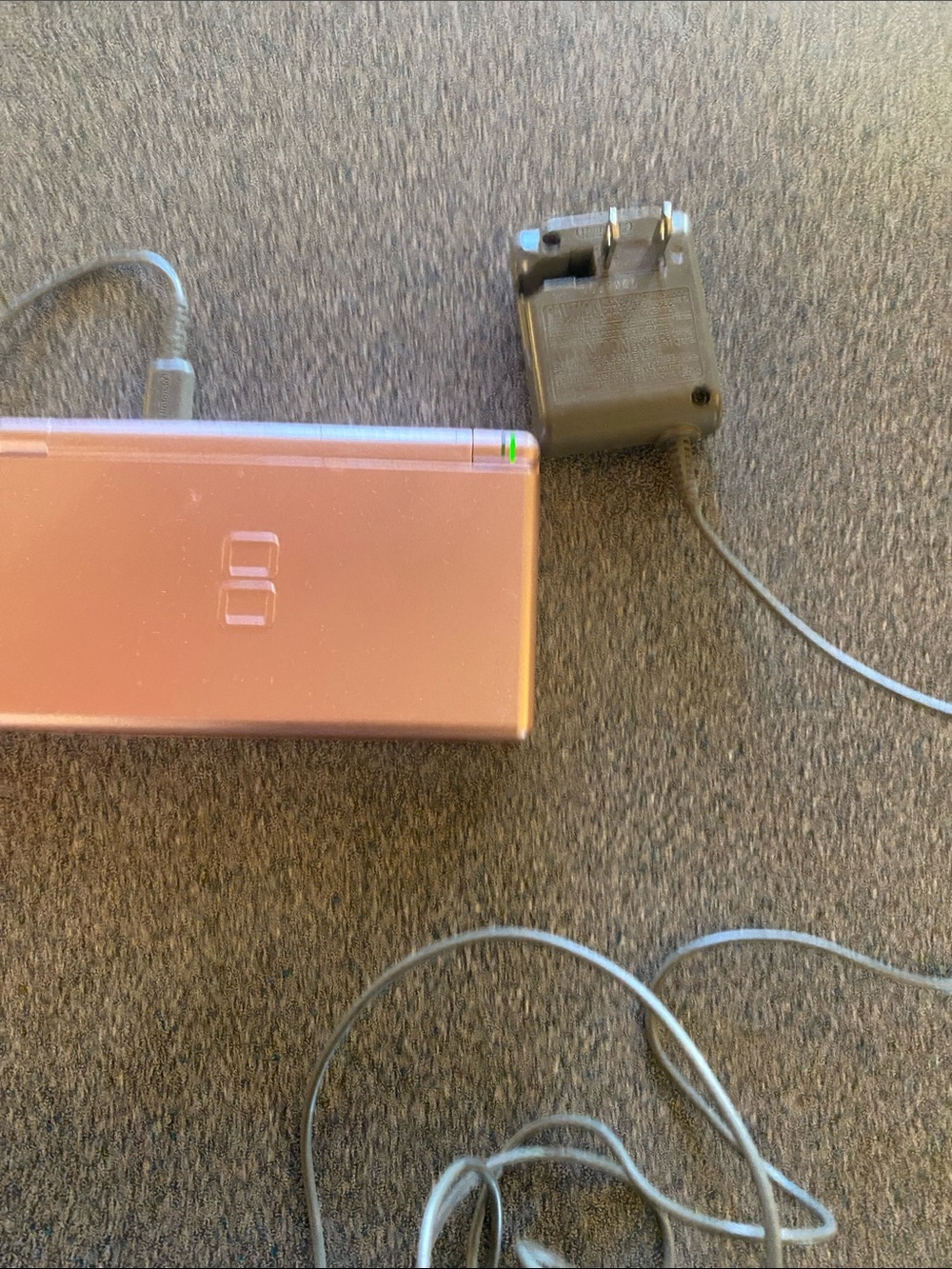 Nintendo DS Lite Handheld Console - Rose Gold With One Game Stylus And Charger - Picture 2 of 4